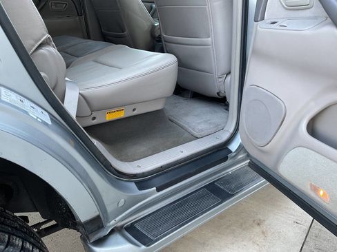 Used 2007 Toyota Sequoia SR5 image 39