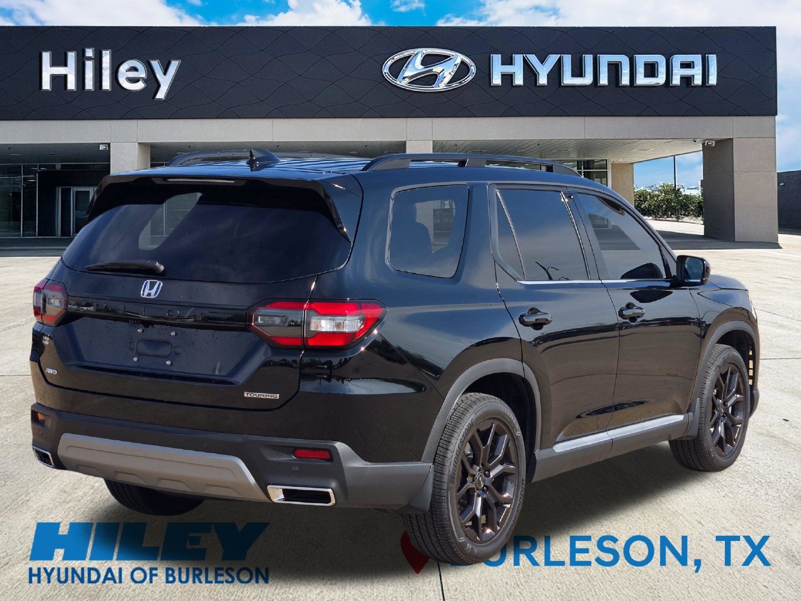 Used 2025 Honda Pilot Touring image 4