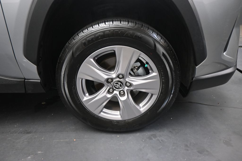 Used 2025 Toyota RAV4 XLE FWD image 22