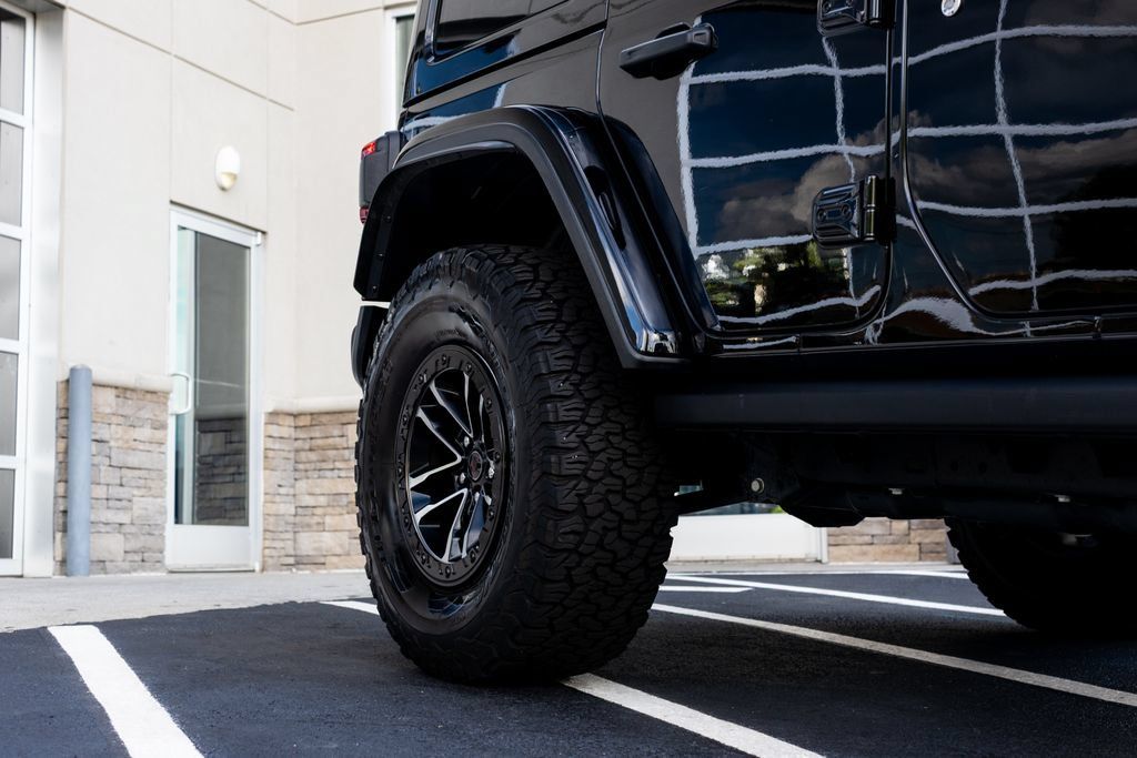 Used 2024 Jeep Wrangler Unlimited Rubicon AWD/4WD image 9