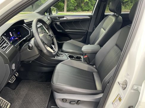 Used 2024 Volkswagen Tiguan SE R-Line image 15