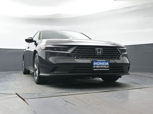 Used 2023 Honda Accord EX image 31