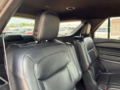 Used 2020 Ford Explorer XLT w/ Equipment Group 202A AWD/4WD image 45