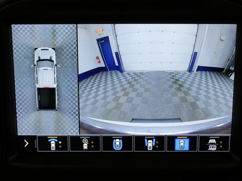 Used 2023 Chevrolet Silverado 2500 High Country w/ Z71 Off-Road Package image 15