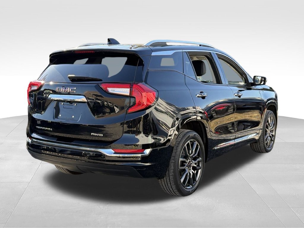 Used 2024 GMC Terrain Denali w/ Black Diamond Edition AWD/4WD image 7