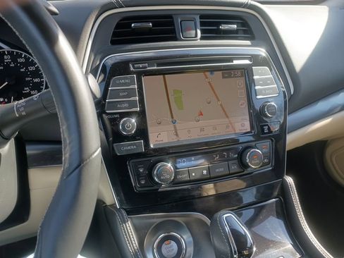 Used 2021 Nissan Maxima Platinum w/ Sport Mat Group image 9