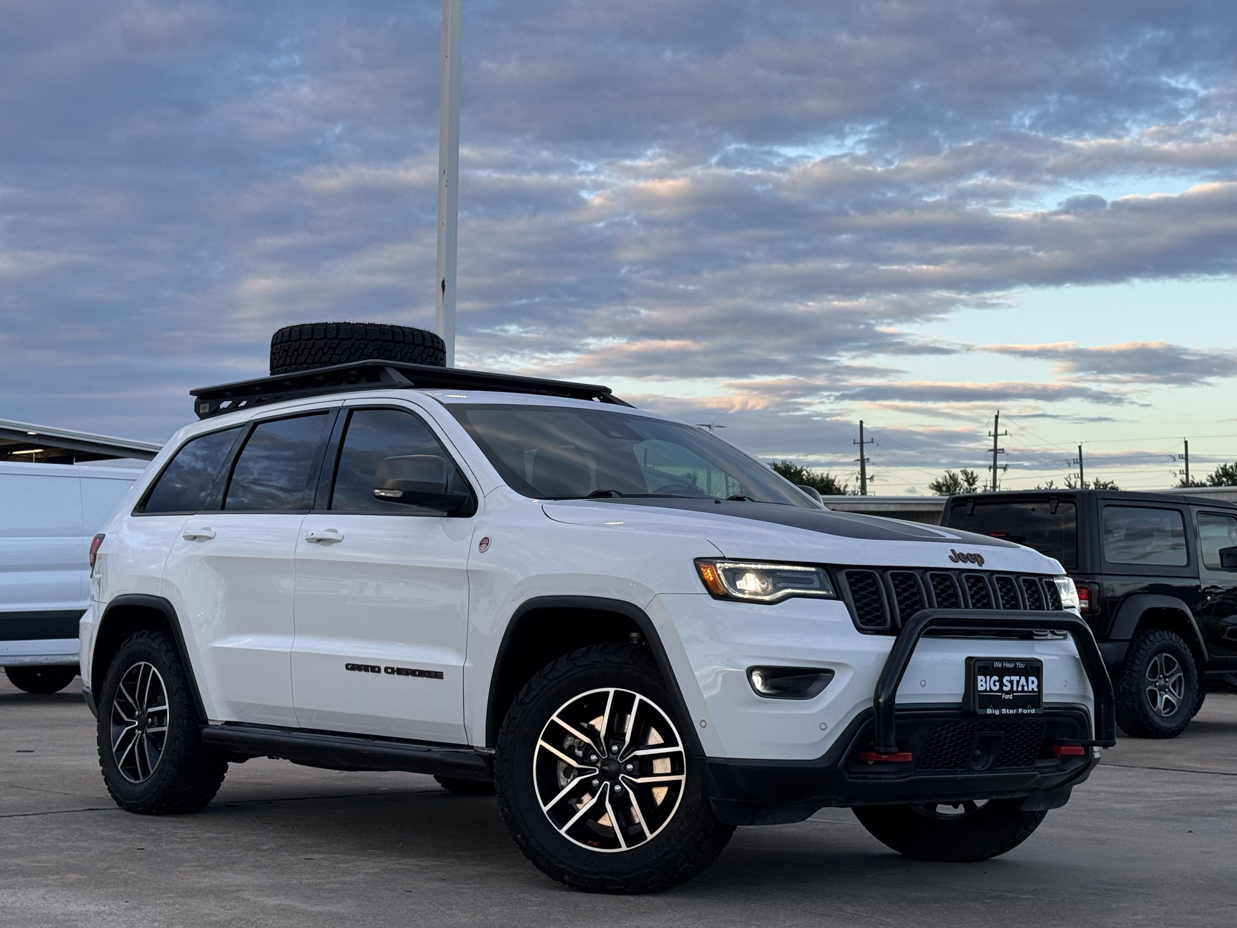 Used 2021 Jeep Grand Cherokee Trailhawk w/ Trailhawk Luxury Group AWD/4WD image 2
