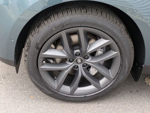 Used 2025 Land Rover Range Rover Sport SE image 13