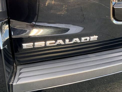 Used 2017 Cadillac Escalade ESV Premium Luxury image 9