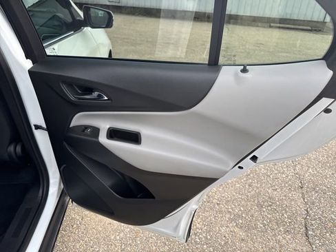 Used 2023 Chevrolet Equinox LT image 16
