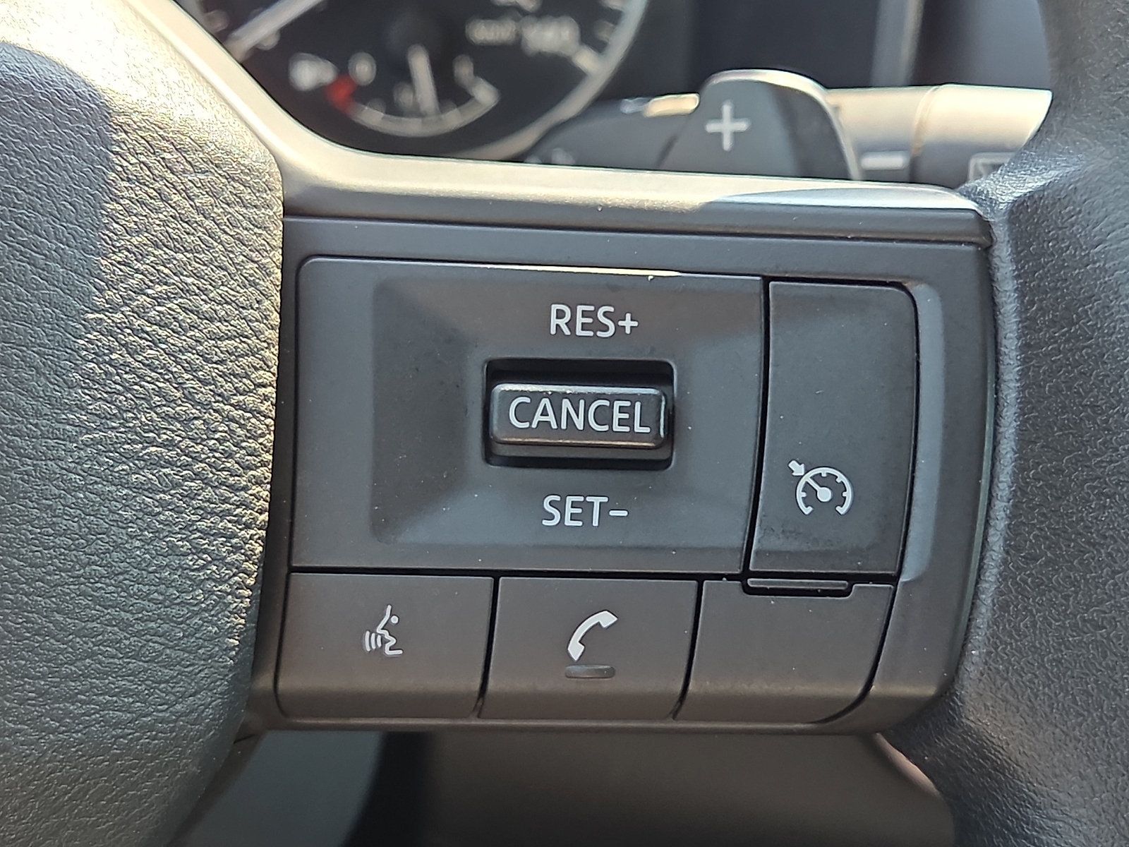 Used 2025 Nissan Rogue S AWD/4WD image 22