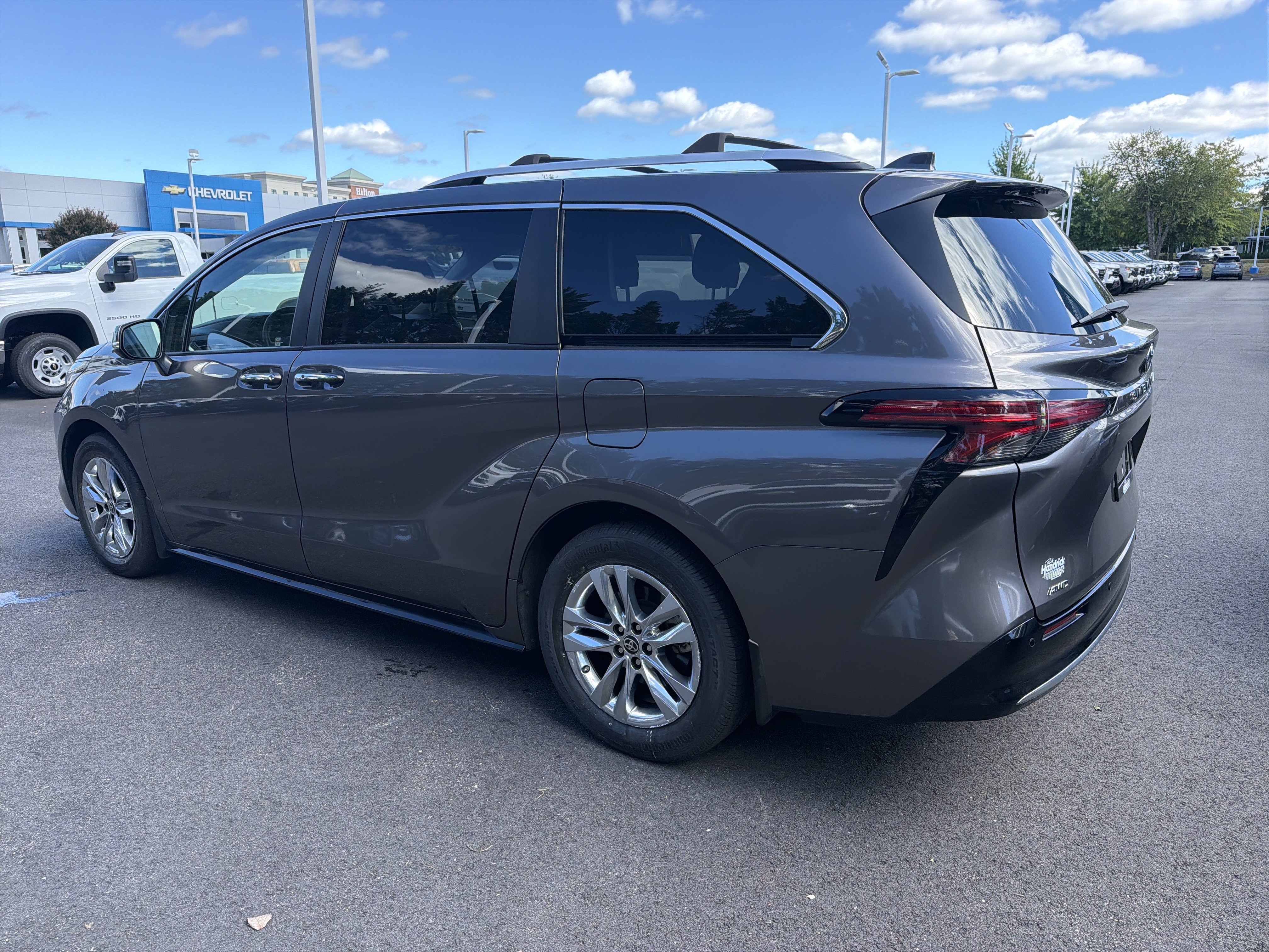 Used 2024 Toyota Sienna Limited AWD/4WD image 8