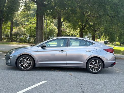 Used 2020 Hyundai Elantra Limited FWD image 3