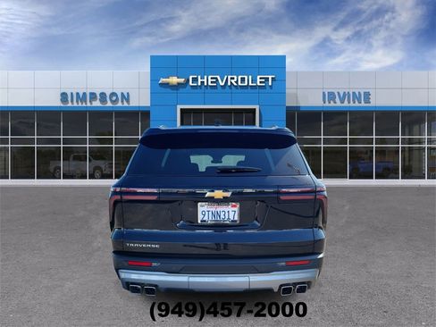 Used 2025 Chevrolet Traverse LT w/ Enhanced Driving Package image 7