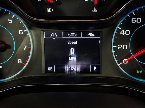 Used 2017 Chevrolet Cruze LT w/ Convenience Package FWD image 17