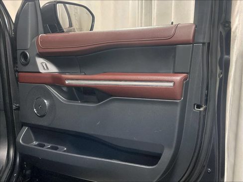 Used 2024 Ford Expedition Limited image 12