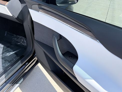 Used 2022 Tesla Model X image 45