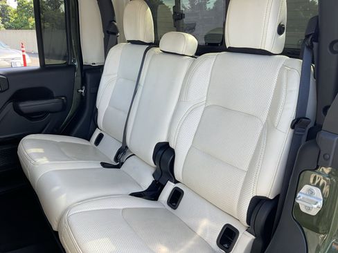 Used 2023 Jeep Gladiator Sport AWD/4WD image 19