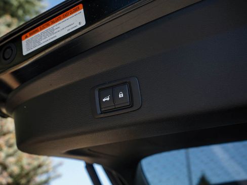 New 2025 Mitsubishi Outlander SEL image 9