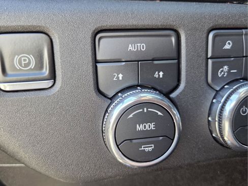 Used 2025 GMC Sierra 1500 SLT AWD/4WD image 30