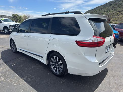 Used 2018 Toyota Sienna Limited Premium image 5