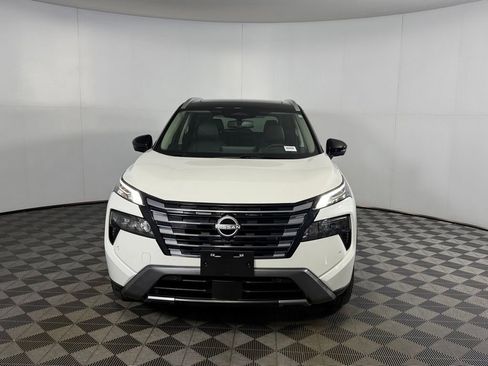 Used 2025 Nissan Rogue SL w/ Tech Package FWD image 9