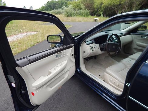 Used 2008 Cadillac DTS FWD image 10