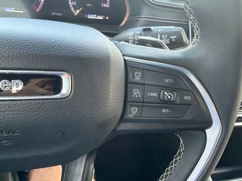 Used 2025 Jeep Grand Cherokee L Laredo RWD image 11