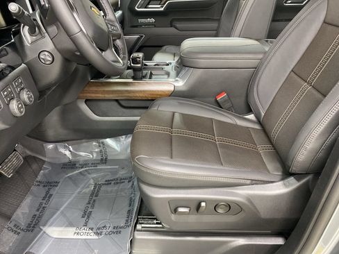New 2026 Chevrolet Silverado 1500 High Country w/ High Country Premium Package AWD/4WD image 32