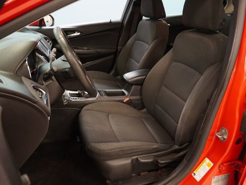 Used 2016 Chevrolet Cruze LT FWD image 3
