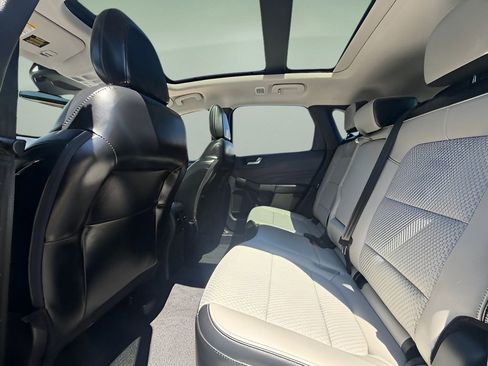 Used 2023 Ford Escape SE FWD image 19