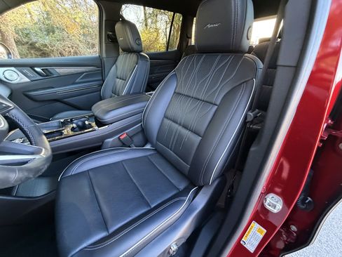 Used 2025 Buick Enclave Avenir w/ Super Cruise Package image 7