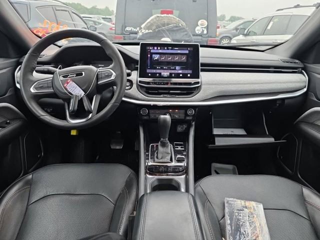 Used 2023 Jeep Compass Latitude w/ Sun and Sound Group AWD/4WD image 8