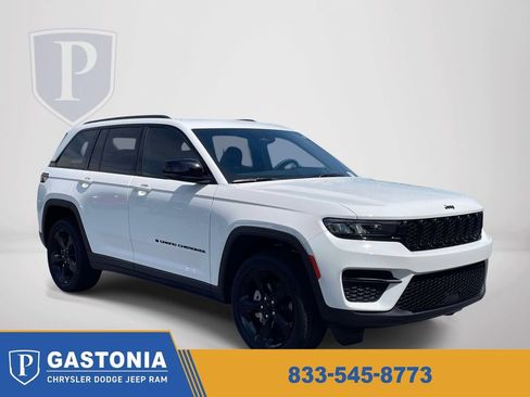Used 2023 Jeep Grand Cherokee Altitude AWD/4WD image 1