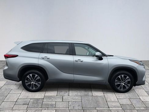 Used 2022 Toyota Highlander XLE image 8