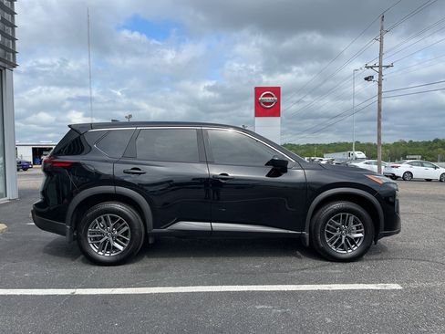 Used 2025 Nissan Rogue S FWD image 16