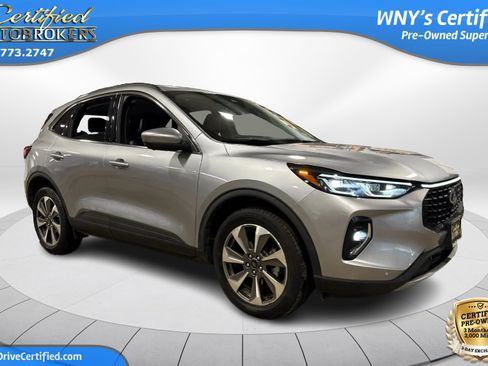 Used 2023 Ford Escape Platinum AWD/4WD image 3