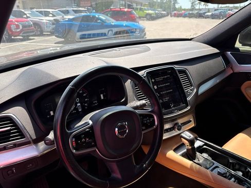 Used 2018 Volvo XC90 T5 Momentum w/ Convenience Package FWD image 13