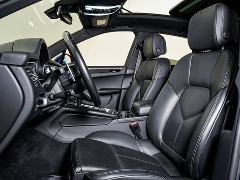 Used 2023 Porsche Macan image 5