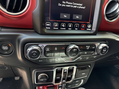 Used 2021 Jeep Wrangler Unlimited Rubicon AWD/4WD image 28