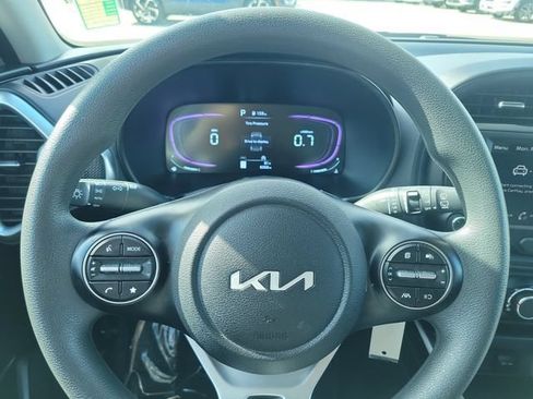 Used 2025 Kia Soul LX FWD image 22