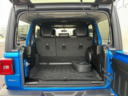 Used 2023 Jeep Wrangler Unlimited Sahara w/ Cold Weather Group image 16