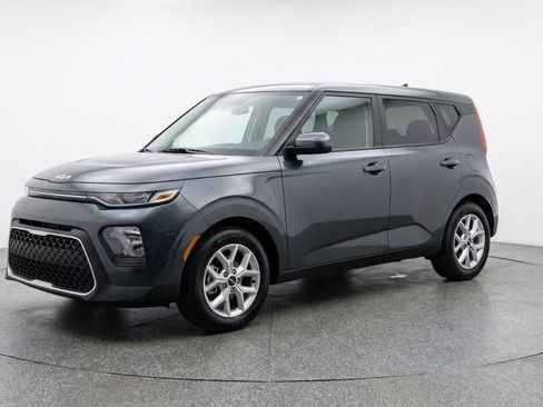 Used 2025 Kia Soul LX w/ LX Technology Package FWD image 3