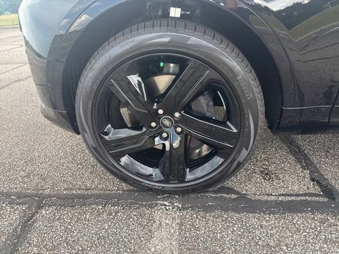 New 2025 Land Rover Discovery Dynamic SE image 14