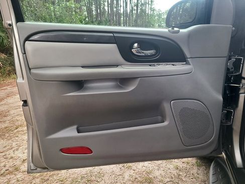 Used 2007 GMC Envoy SLE image 26