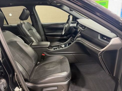 Used 2024 Jeep Grand Cherokee Altitude AWD/4WD image 13