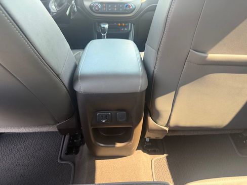 Used 2022 GMC Canyon Denali RWD image 24