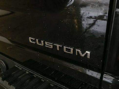 Used 2022 Chevrolet Silverado 2500 Custom w/ Custom Value Package AWD/4WD image 12