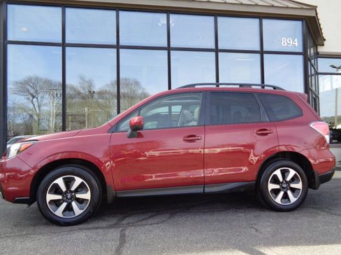 Used 2017 Subaru Forester 2.5i Premium w/ All-Weather Package image 7