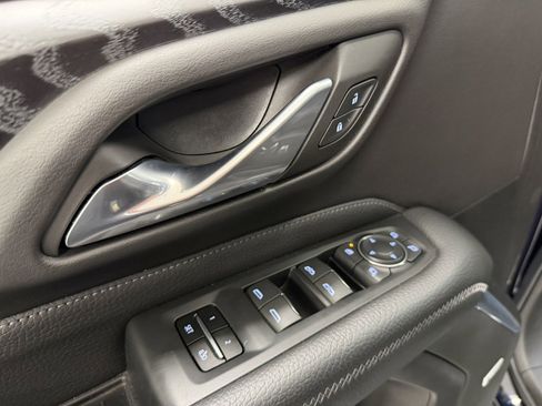 Used 2021 GMC Yukon XL Denali image 43